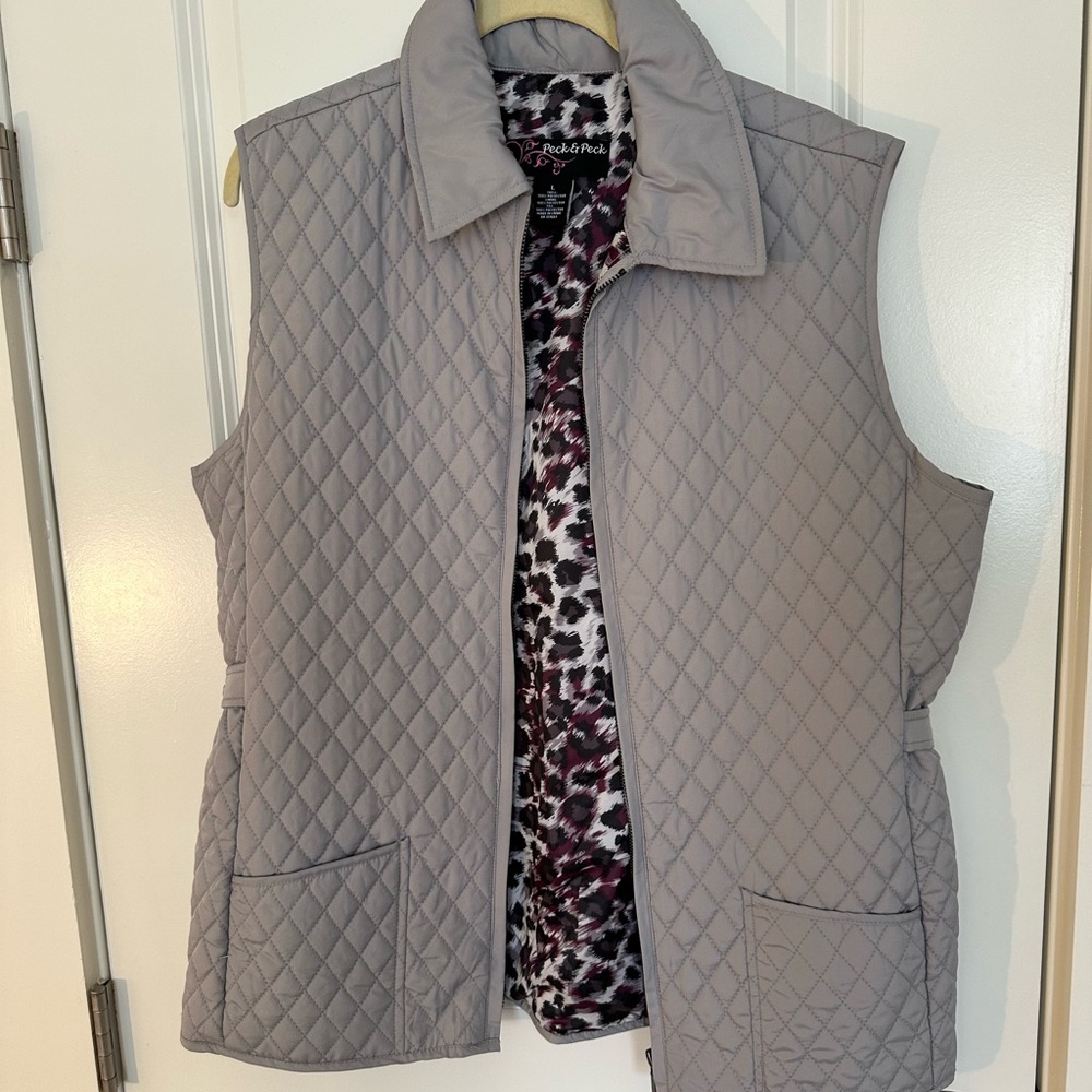 Women’s polyester quilted puffer vest, sz L, grey, pink leopard lining.